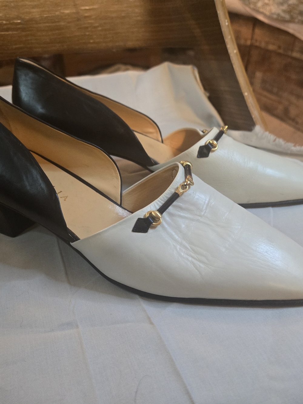 Battaglia "Spectator" Pumps